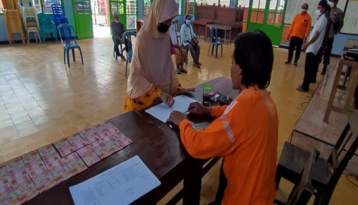 PENYALURAN BLT DD BULAN KE - XII DESA BANJARSARI 01