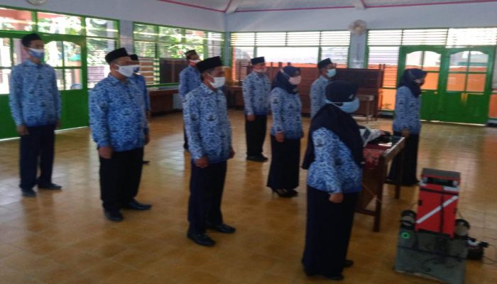 PERANGKAT DESA BANJARSARI MENGIKUTI UPACARA BENDERA HUT KE-76 RI TAHUN 2021 VIA DARING 02